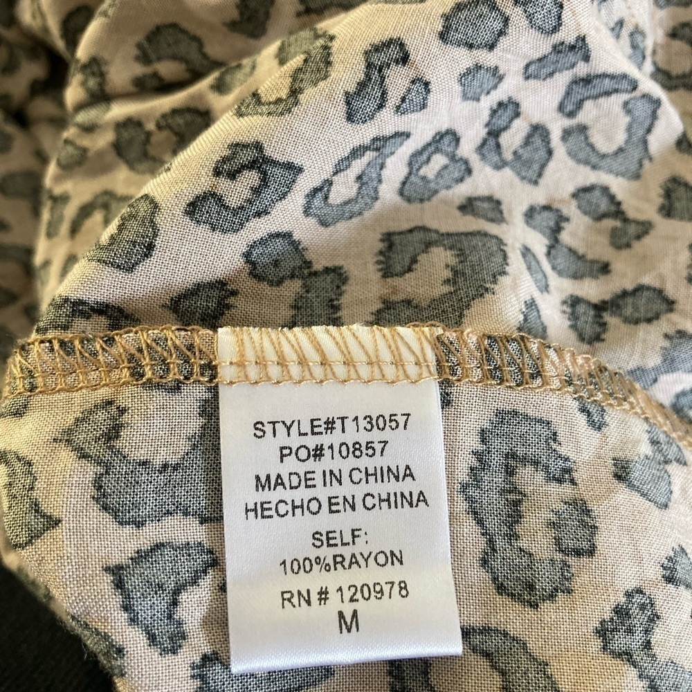 Entro Medium Button Down Blouse Leopard Print Mot… - image 7